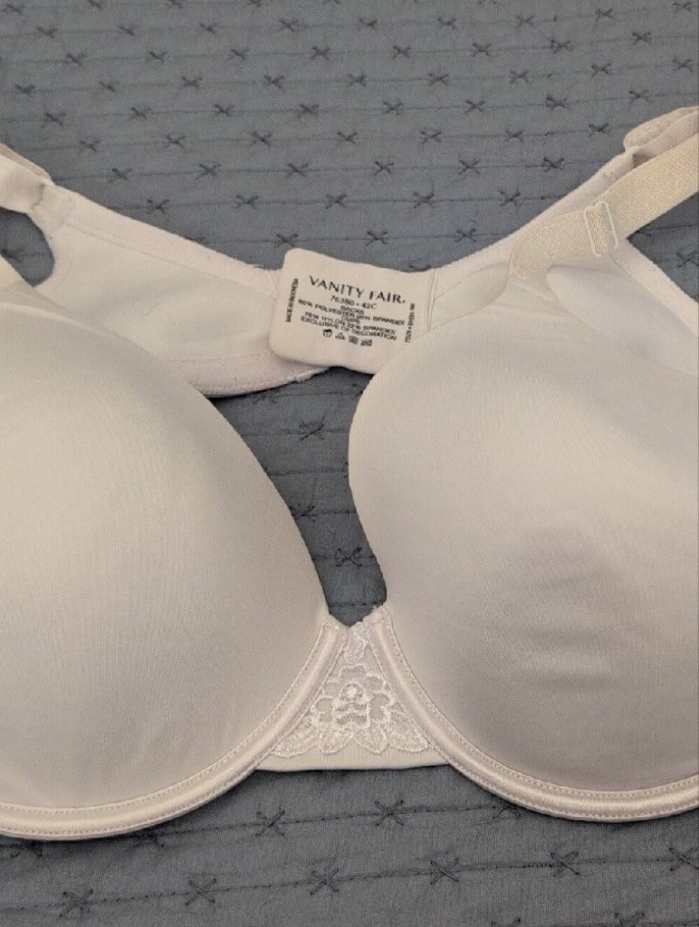 Vanity Fair White Smooth Molded Bra with Lace Accent